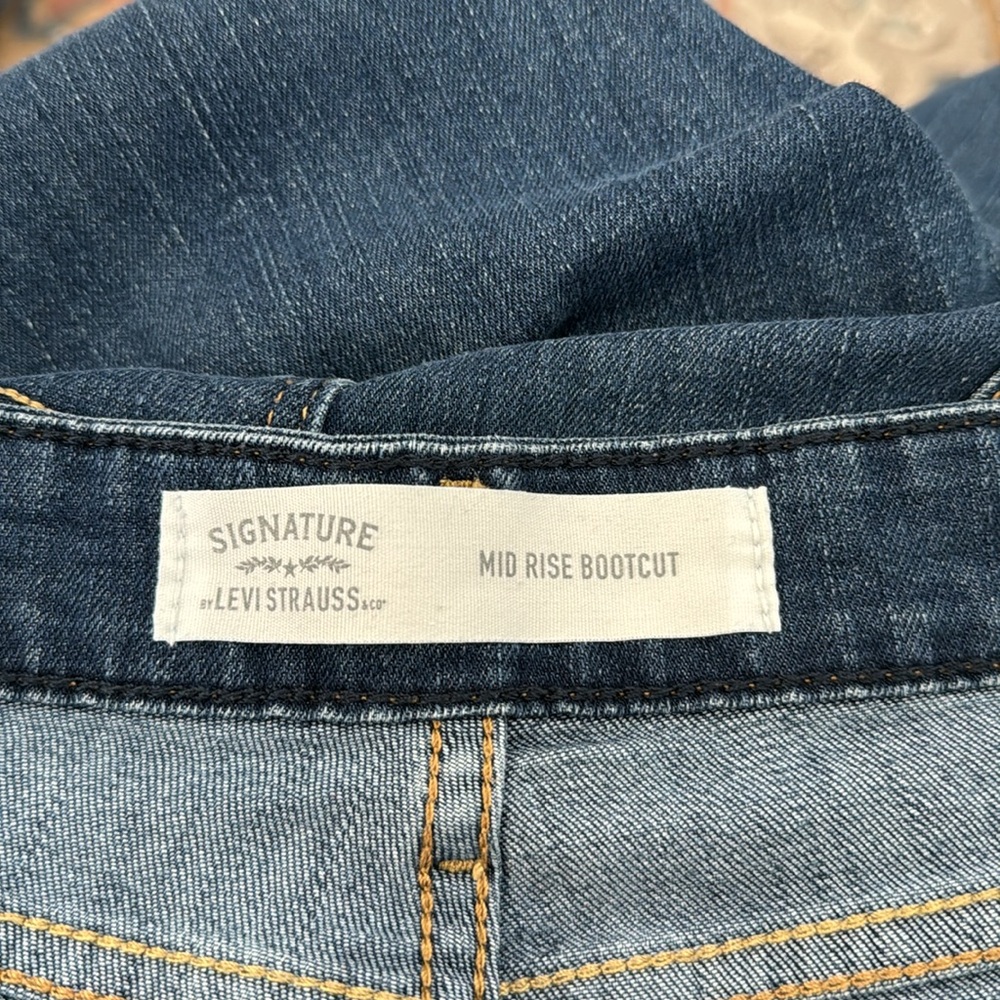 Signature Levi Strauss Mid Rise Bootcut - Picture 3 of 3